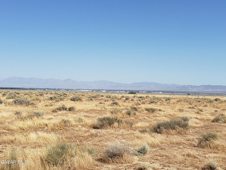 Property Photo:  Vic Avenue D6 &Amp 60 St West  CA 93536 