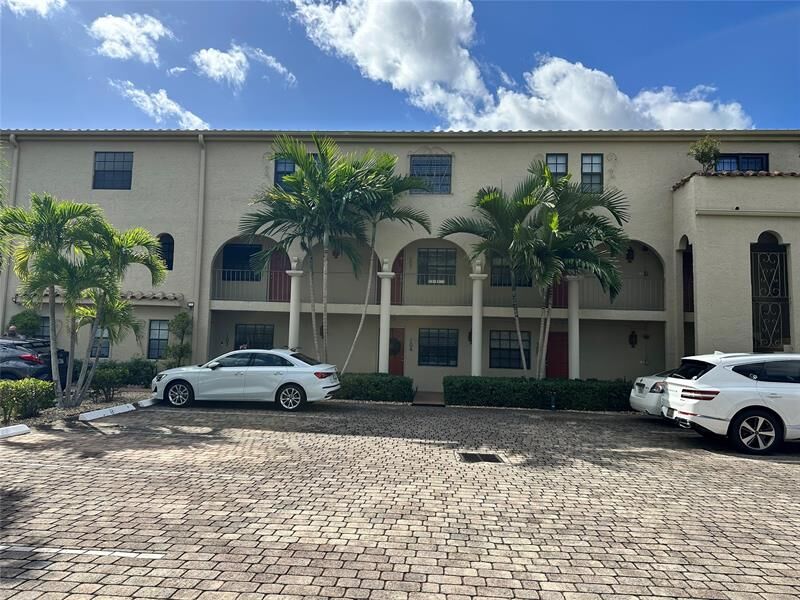 Property Photo: 620 NE 28th St 207 FL 33334