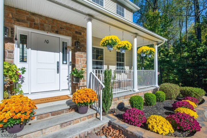 Property Photo: 10 Salmon Ct NJ 07828