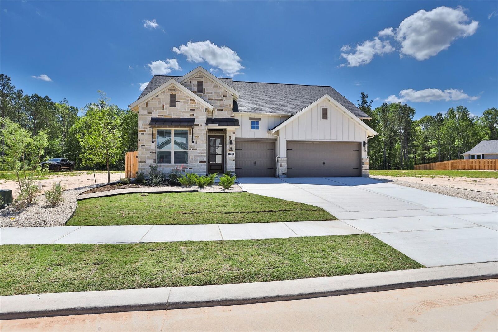 Property Photo: 1934 Langford Street TX 77316