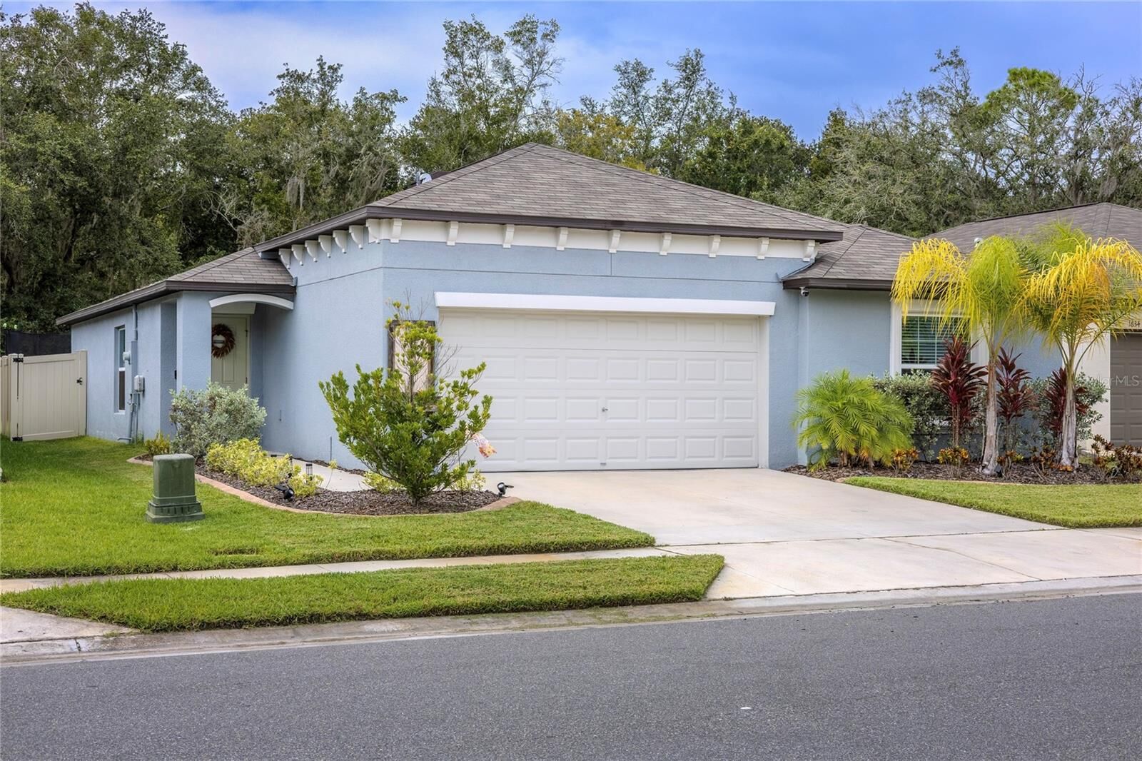 Property Photo: 1628 Red Loop FL 33801