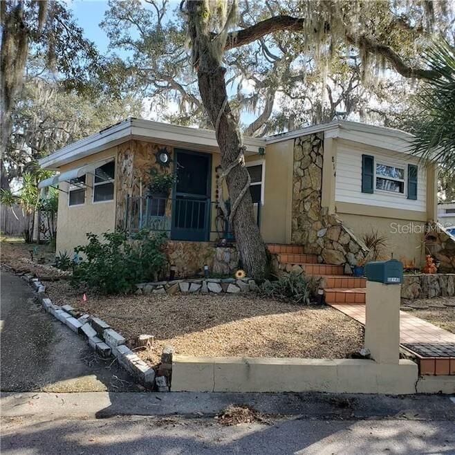 Property Photo: 814 Elkan Drive FL 34689
