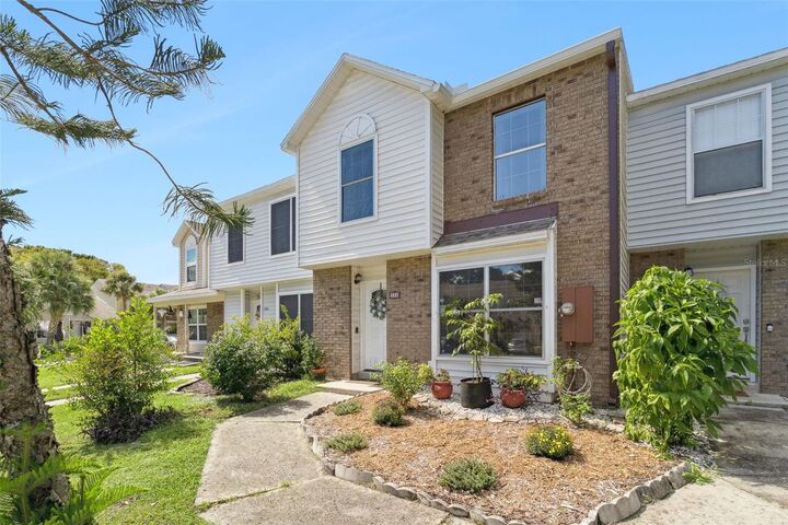 Property Photo: 594 Green Spring Circle FL 32708