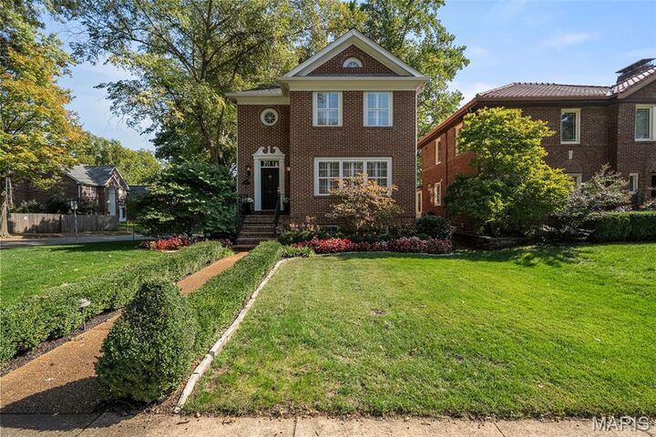 Property Photo: 420 W Point Court MO 63130