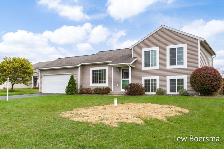 Property Photo:  14692 Ivorystone Drive NE  MI 49319