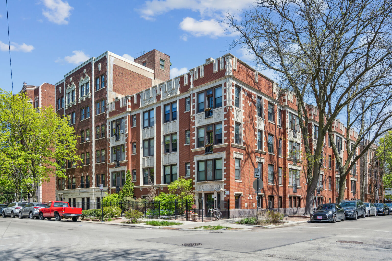 Property Photo: 5135 S Kenwood Avenue 603 IL 60615