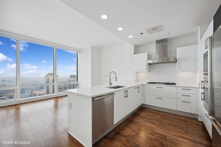 Property Photo: 401 N Wabash Avenue 42E IL 60611