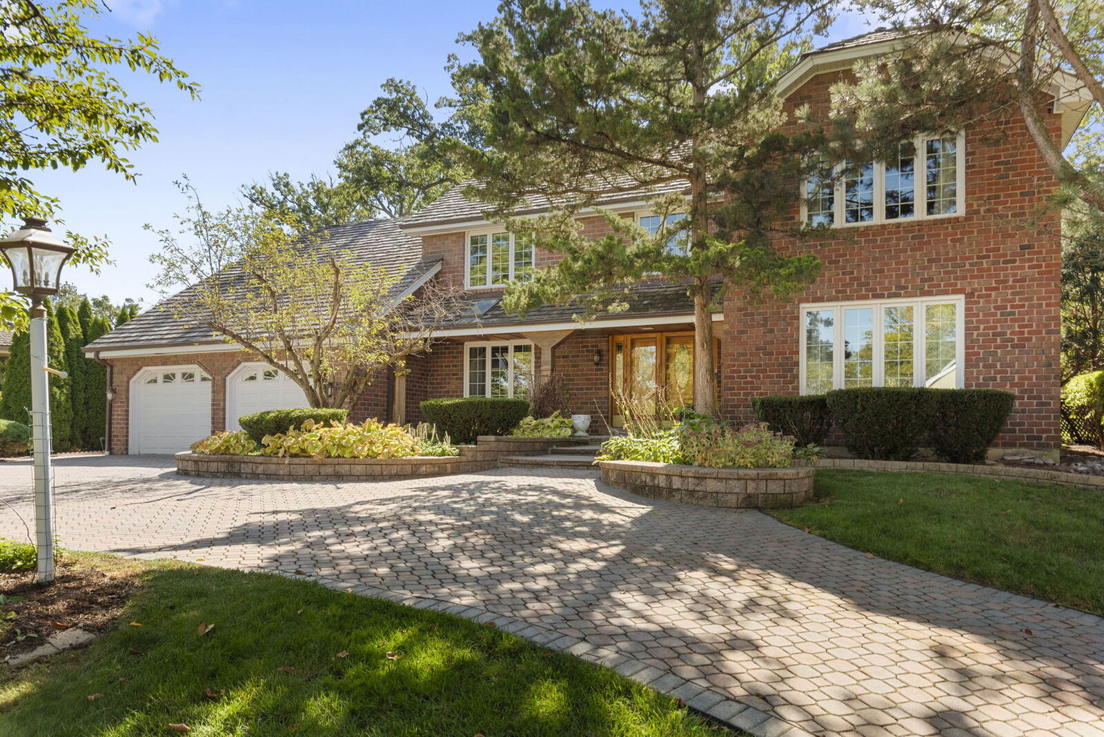 Property Photo: 28 Cambridge Drive IL 60523