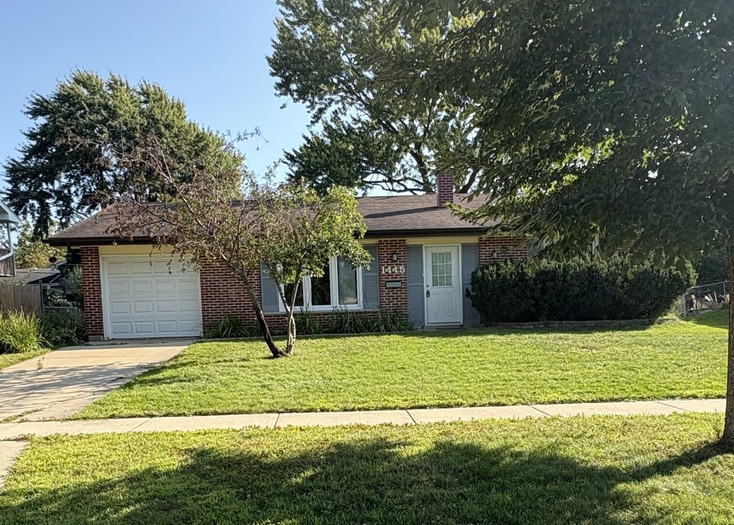 Property Photo: 1445 Nottingham Lane IL 60169