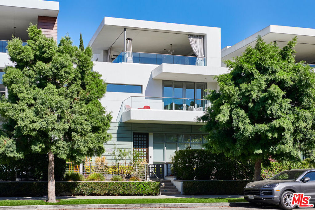 Property Photo:  5904 Village Drive  CA 90094 