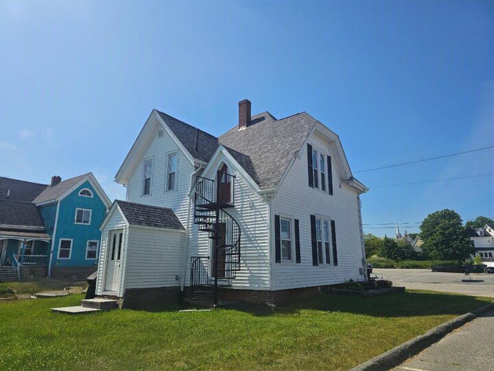 Property Photo: 8 Cottage Street ME 04658