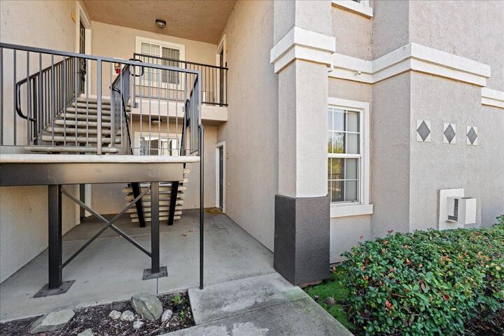 Property Photo: 885 Halidon Way 811 CA 95630