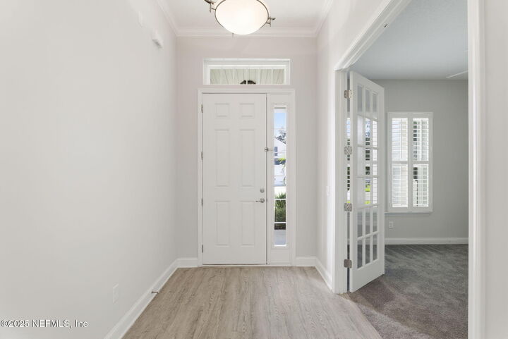 Property Photo: 211 Pintoresco Drive FL 32095