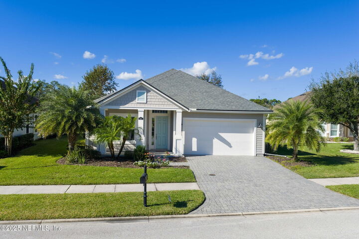 Property Photo: 211 Pintoresco Drive FL 32095