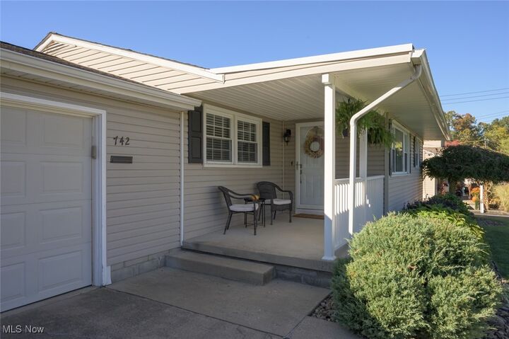 Property Photo:  742 Dresden Drive  OH 44425