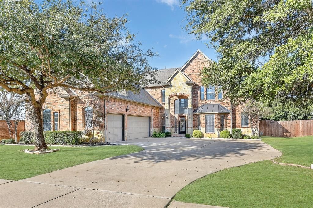 Property Photo: 201 Edenderry Drive TX 76248