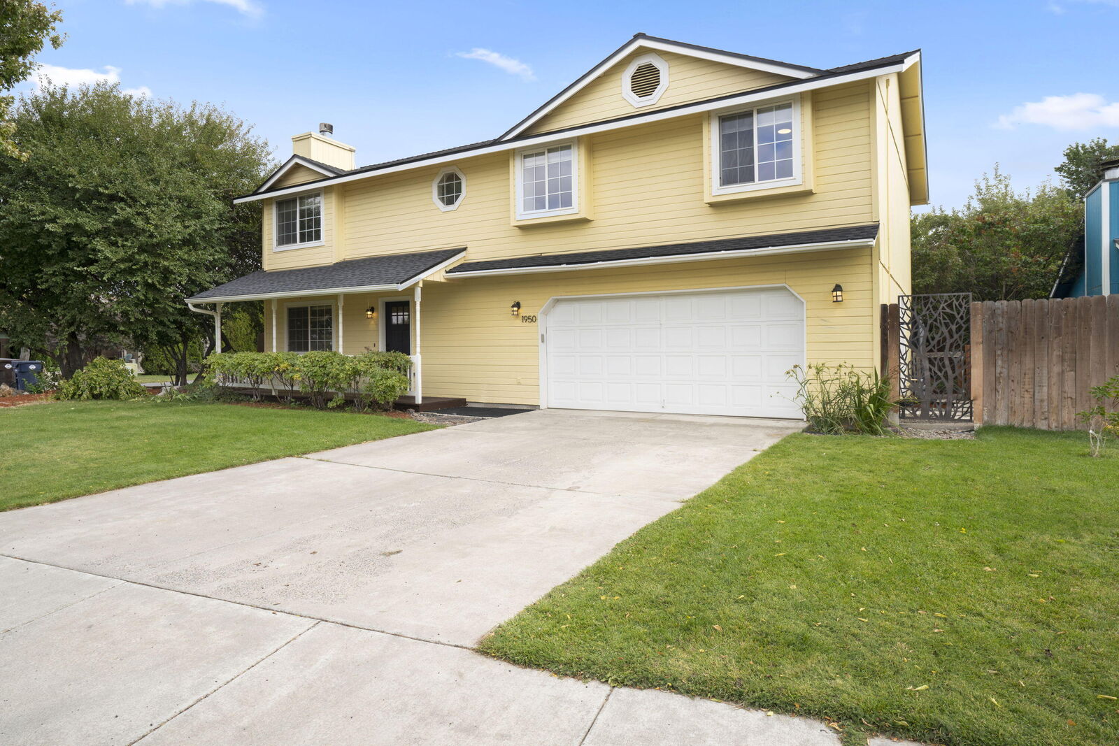 Property Photo:  1950 NW Ivy Place  OR 97756 