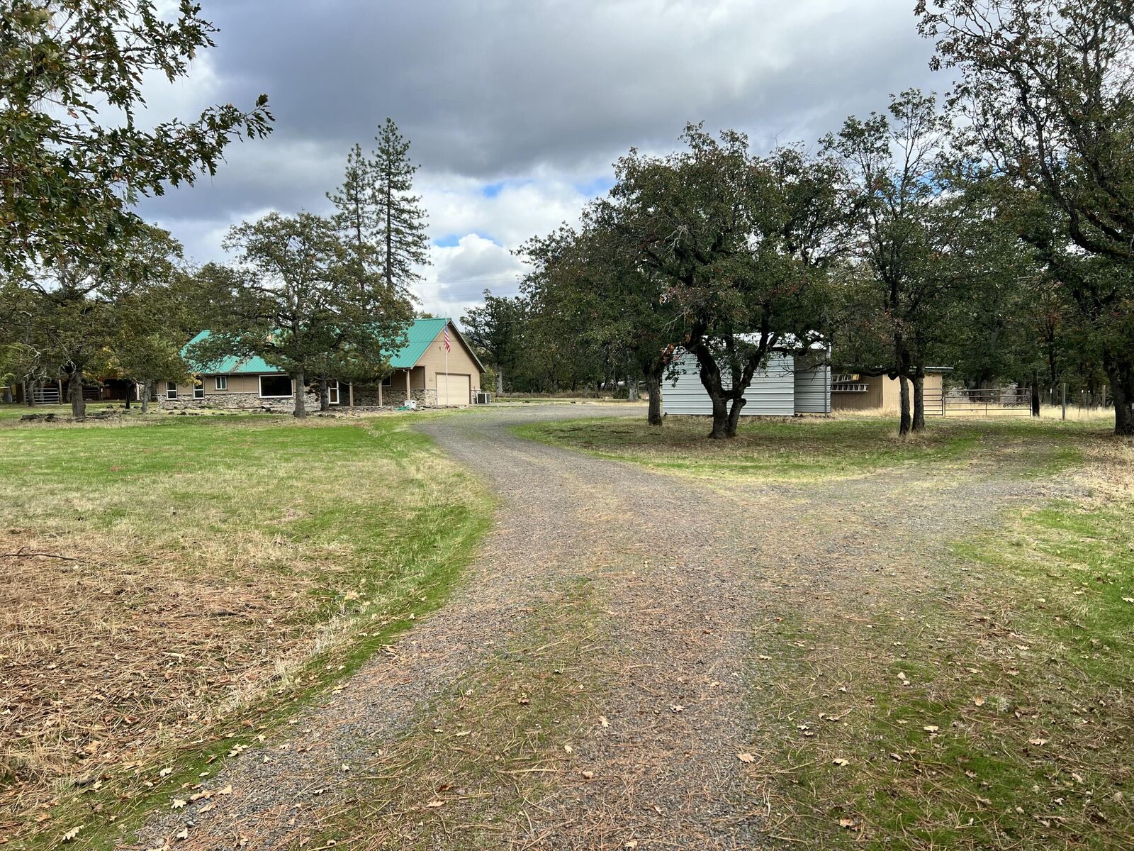 Property Photo: 355 Bond Road OR 97539