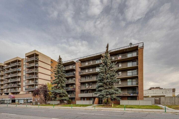 Property Photo: 1320 12 Avenue SW 401 AB T3C 3R6