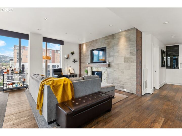 Property Photo: 1001 NW Lovejoy St 810 OR 97209