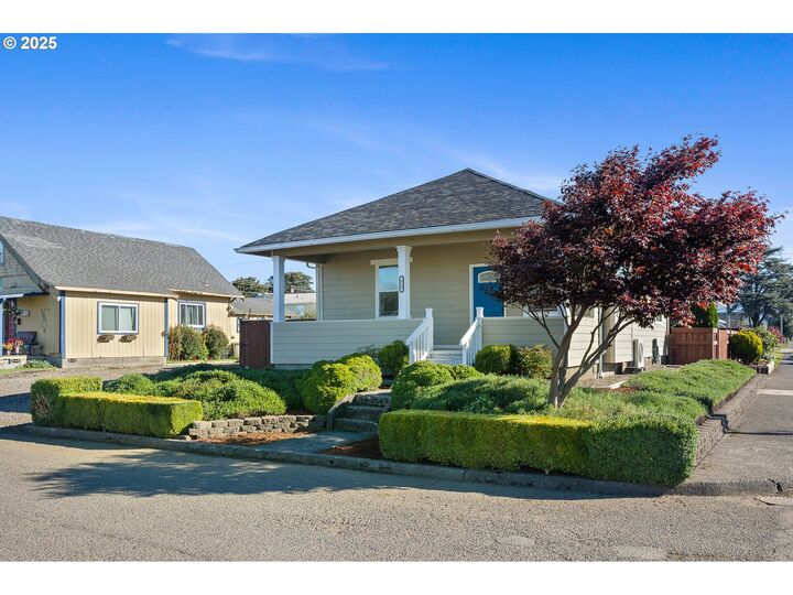 Property Photo:  315 Birch Ave  OR 97141 