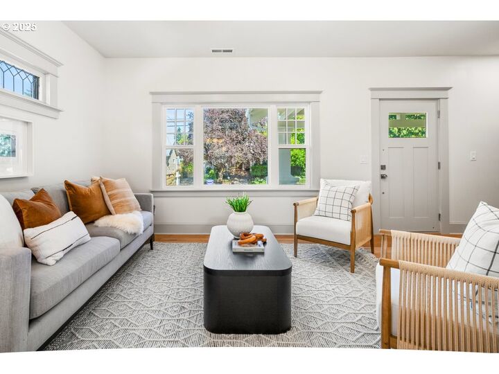 Property Photo: 2415 NE 38th Ave A OR 97212
