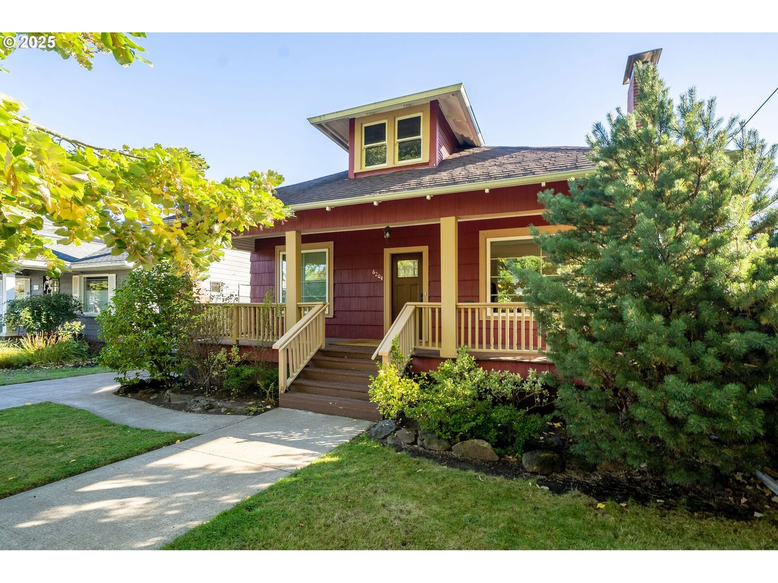 Property Photo: 6204 SE 19th Ave OR 97202