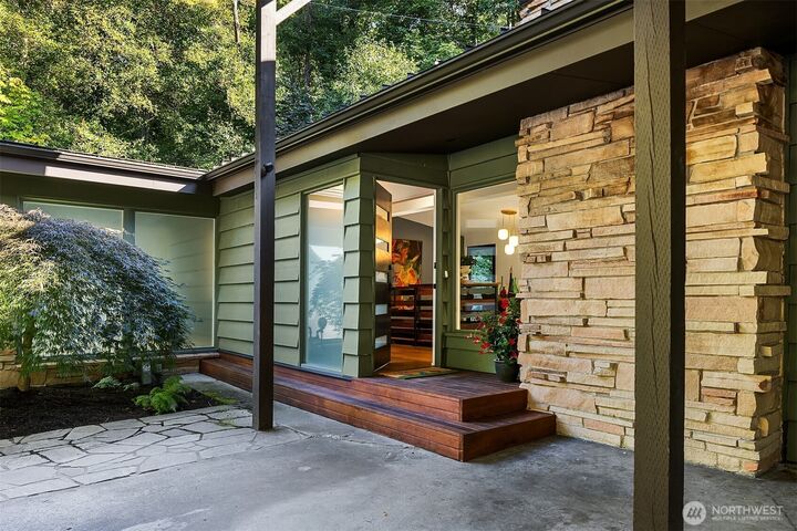 Property Photo: 4505 W Raye Street WA 98199