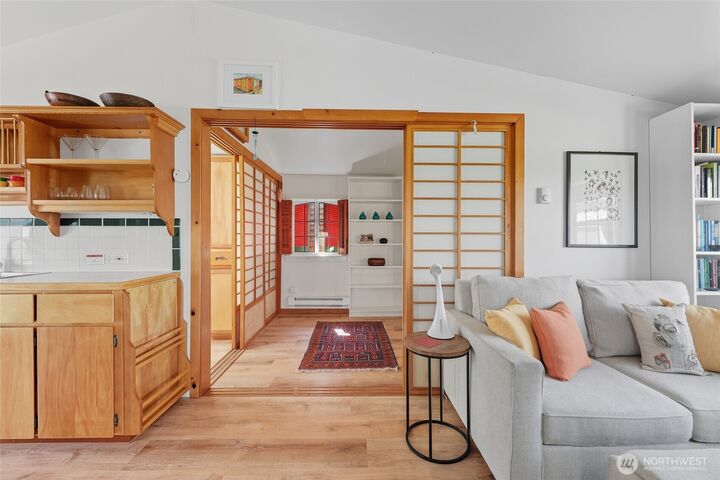 Property Photo: 2727 Fairview Avenue E 18 WA 98102