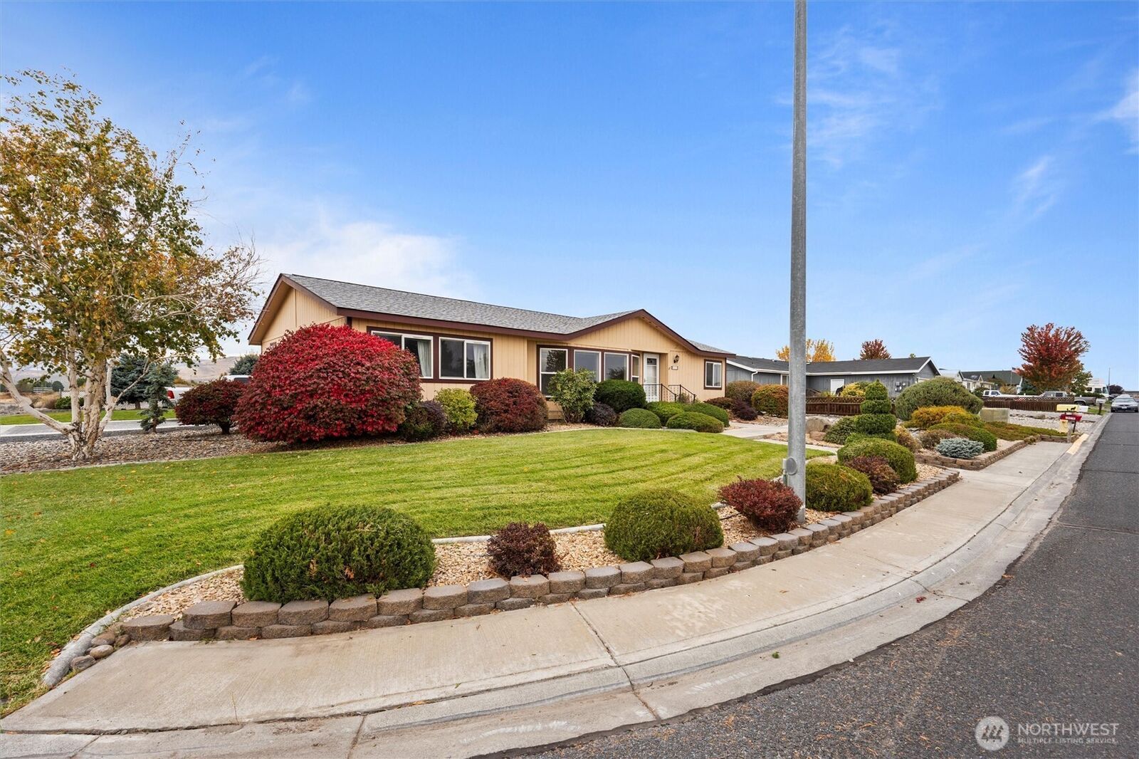 Property Photo: 877 J Street SE WA 98823
