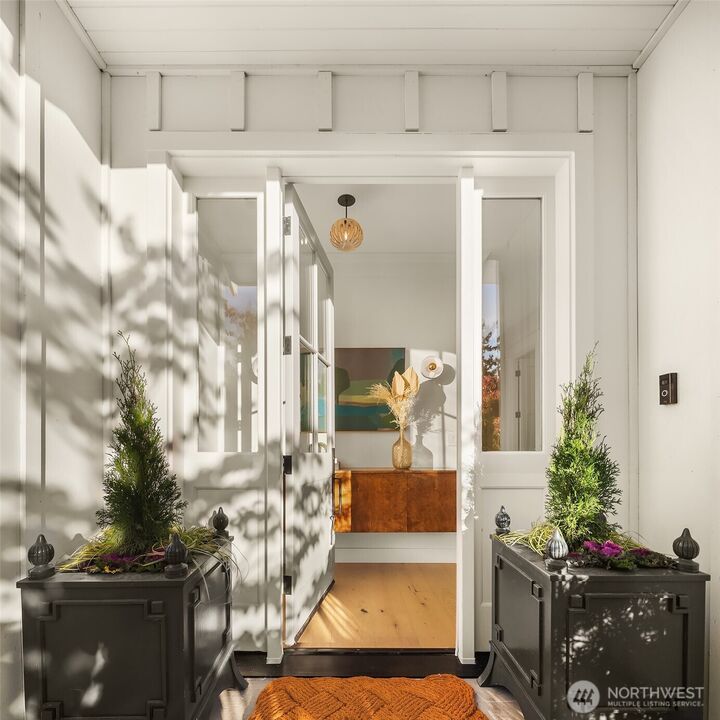 Property Photo: 5142 48th Avenue NE WA 98105