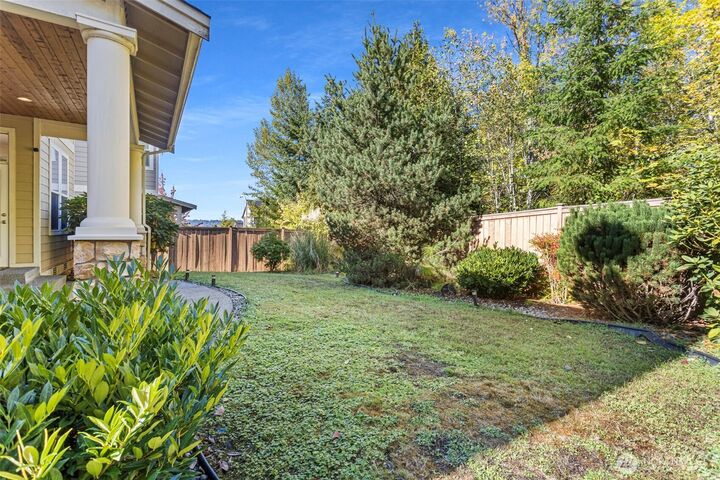 Property Photo: 912 S 38th Court WA 98055