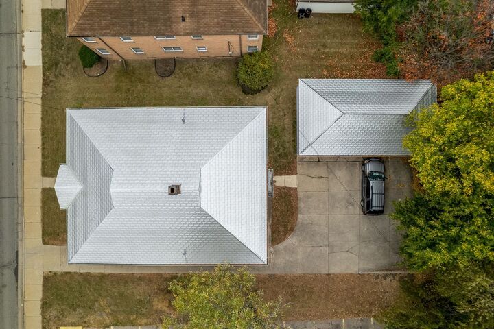 Property Photo:  2121 Auburn Street  IL 61103
