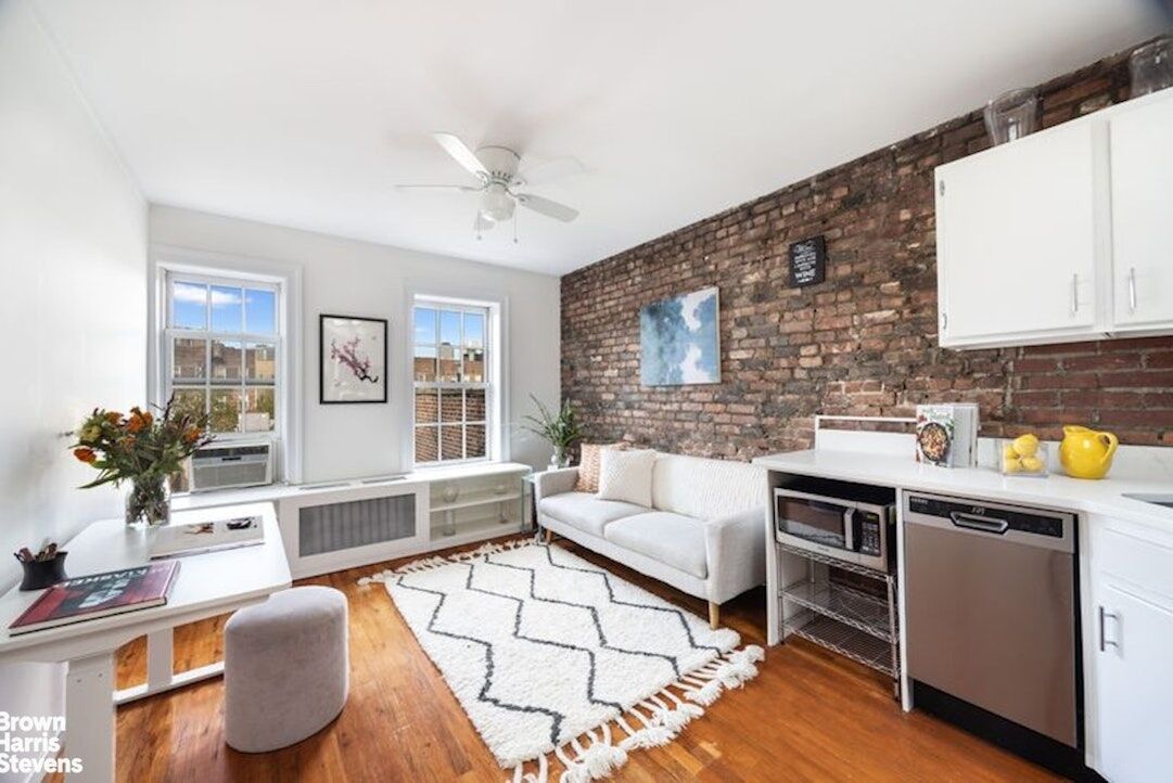 Property Photo:  130 Henry Street 4R  NY 11201 