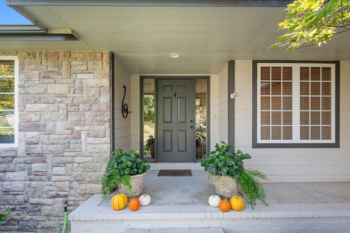 Property Photo:  1038 N Bristol St  KS 67206 