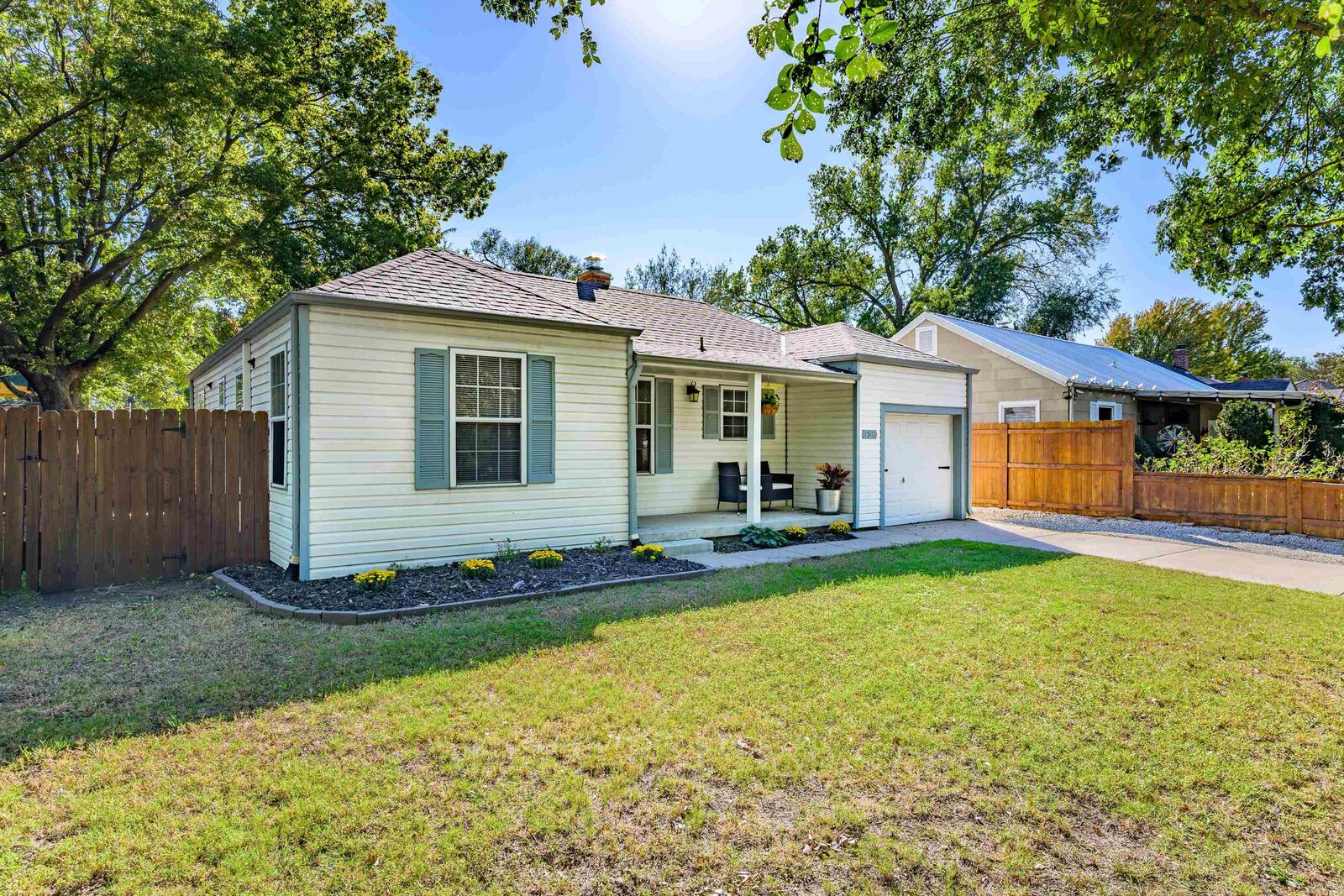 Property Photo: 1511 W 17th St KS 67203