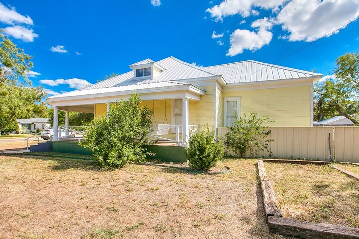 Property Photo: 301 S Monroe St TX 76901