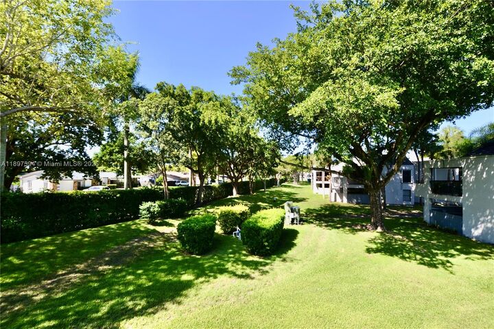 Property Photo: 13240 SW 88th Ln 207E FL 33186