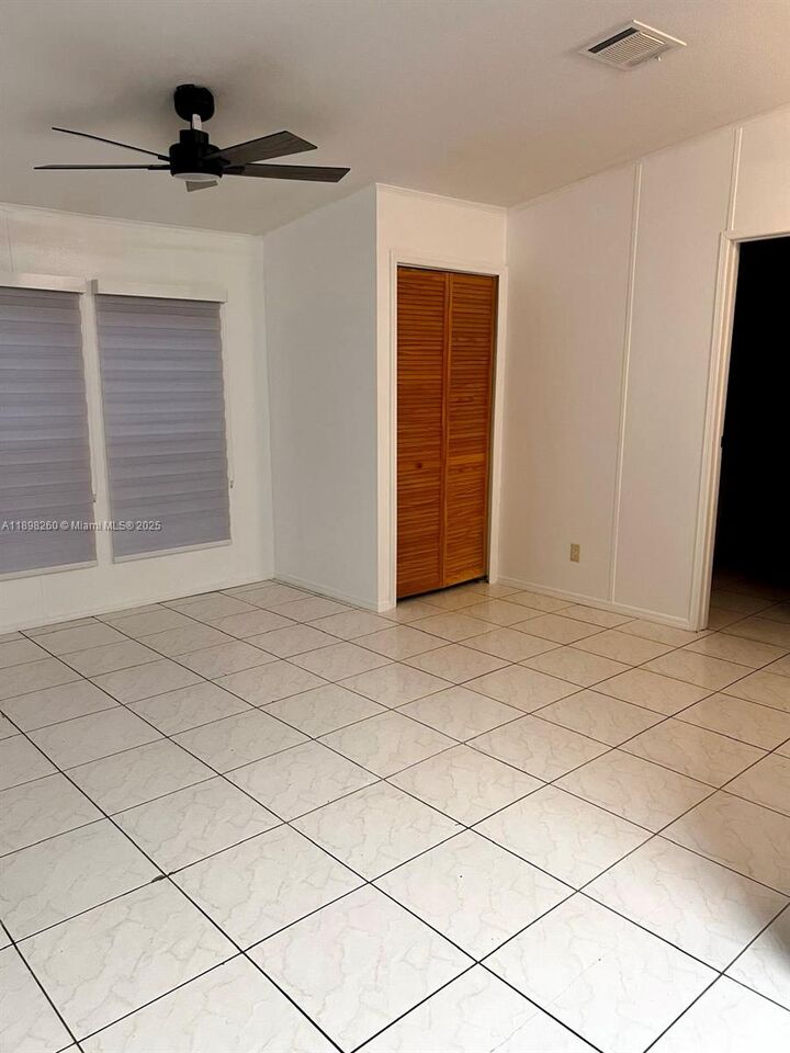 Property Photo: 5904 Sussex 1 FL 33615