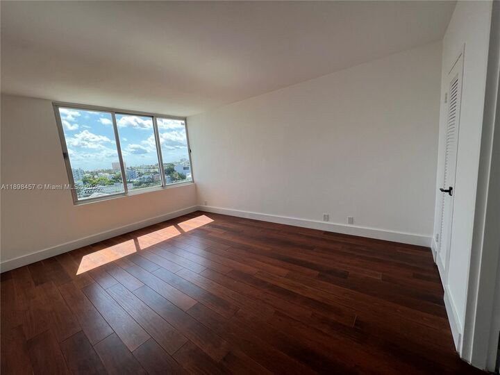 Property Photo: 1000 West Ave 808 FL 33139