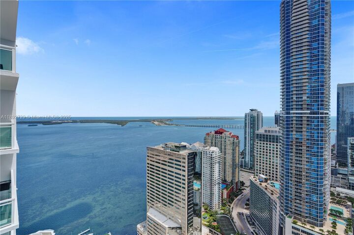 Property Photo: 950 Brickell Bay Dr 4707 FL 33131
