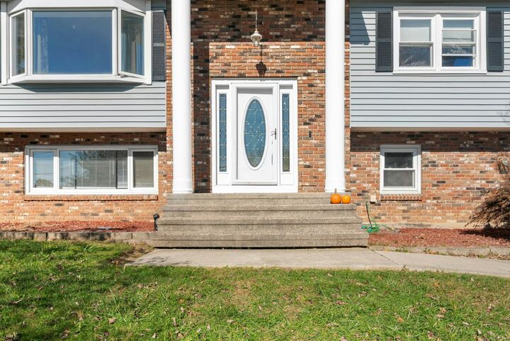 Property Photo:  5 Cora Place  CT 06460