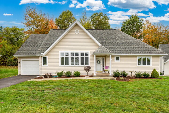 Property Photo: 41 Maxwell Drive 41 CT 06067