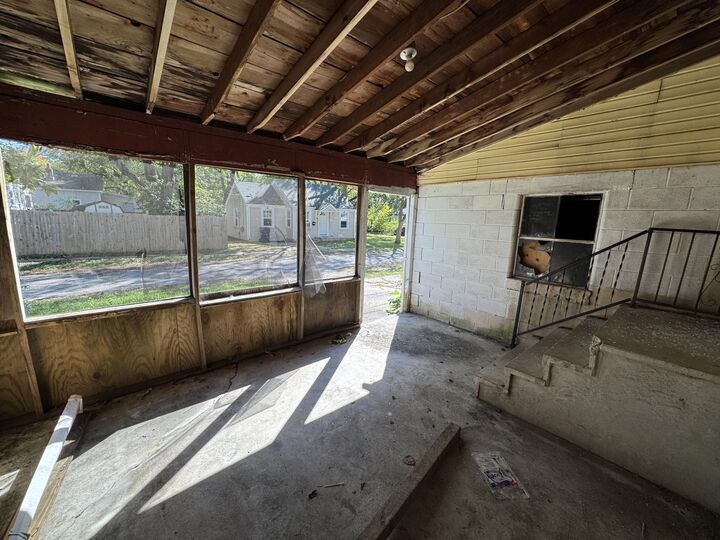 Property Photo:  916 E Pacific Street  MO 65803 