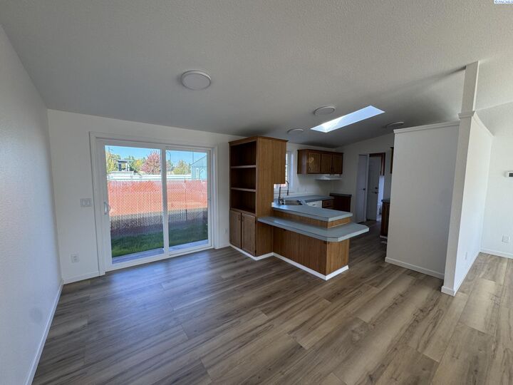 Property Photo: 618 New Gate Dr WA 99350