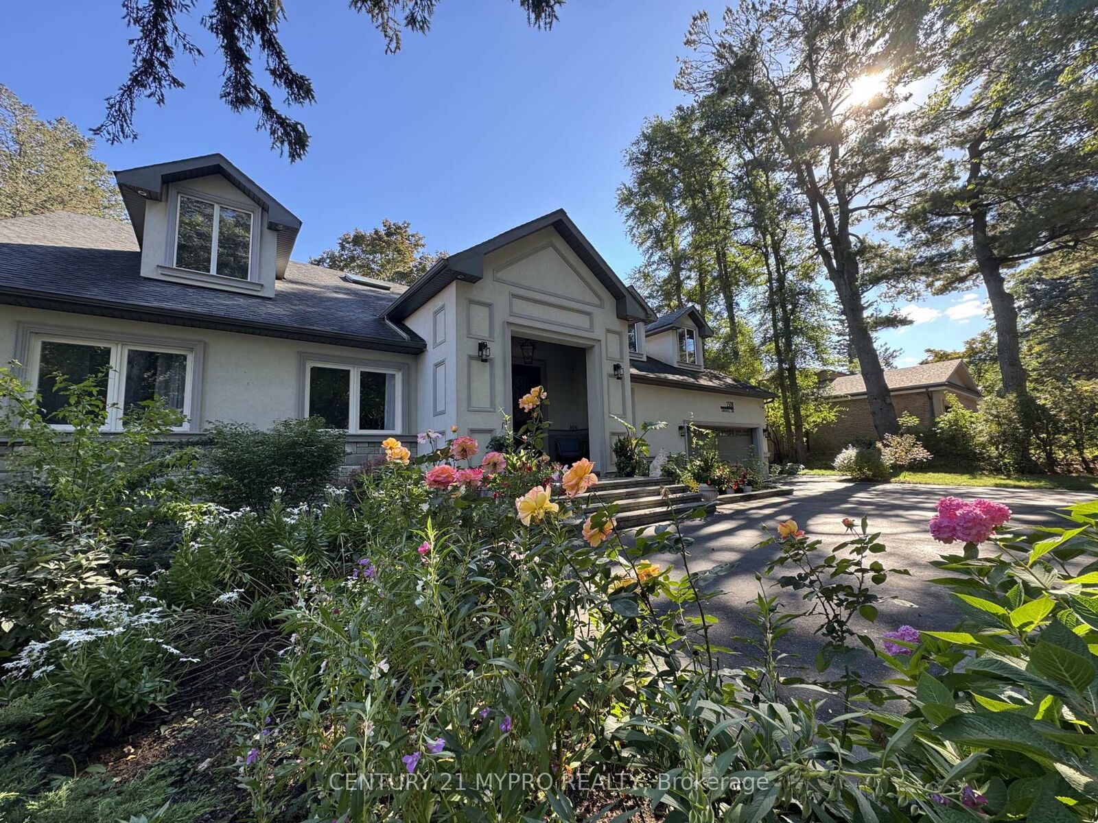 Photo de la propriété:  1508 Oakhill Drive  ON L6J 1Y5 