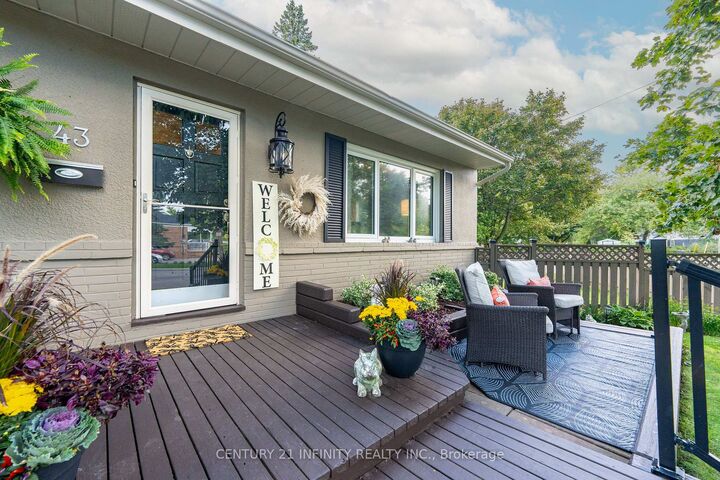 Photo de la propriété: 43 Colonial Avenue ON M1M 2C3