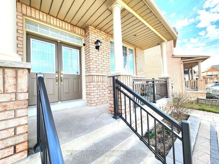 Property Photo:  48 Starhill Crescent  ON L6C 2Z9