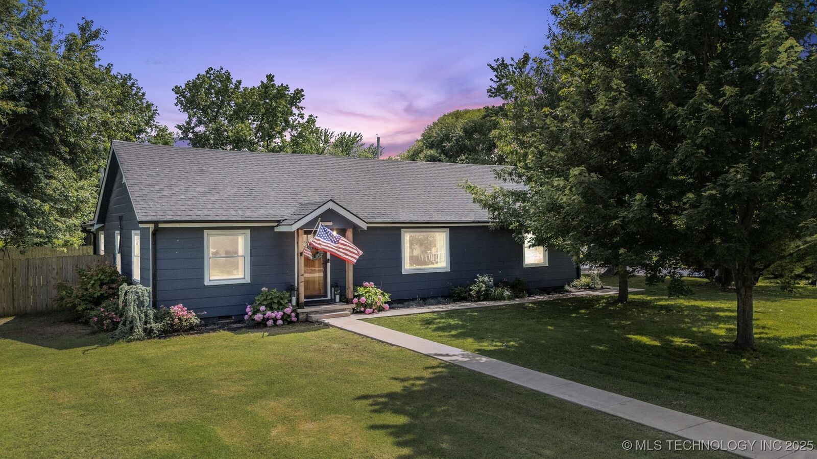 Property Photo:  403 E Freeport Street  OK 74012