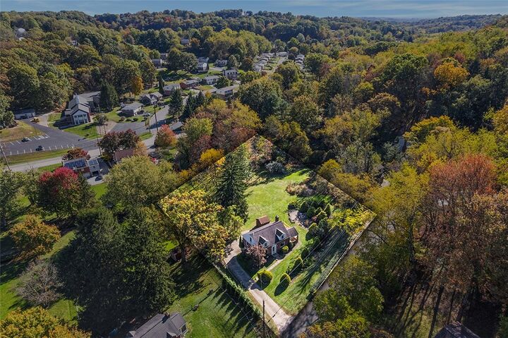 Property Photo:  308 Byron Rd  PA 15237 